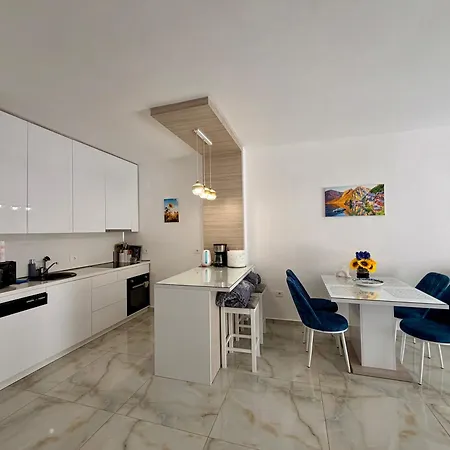 Sole Terraces شقة